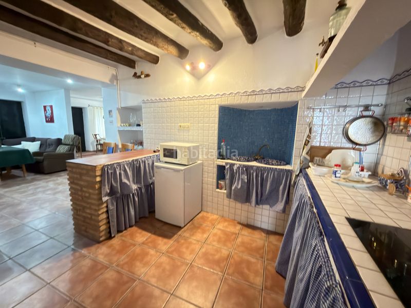Foto cabadc5a-28e3-4bbc-830a-5240d890ad2e. Casa amb xemeneia calefacció a Rus