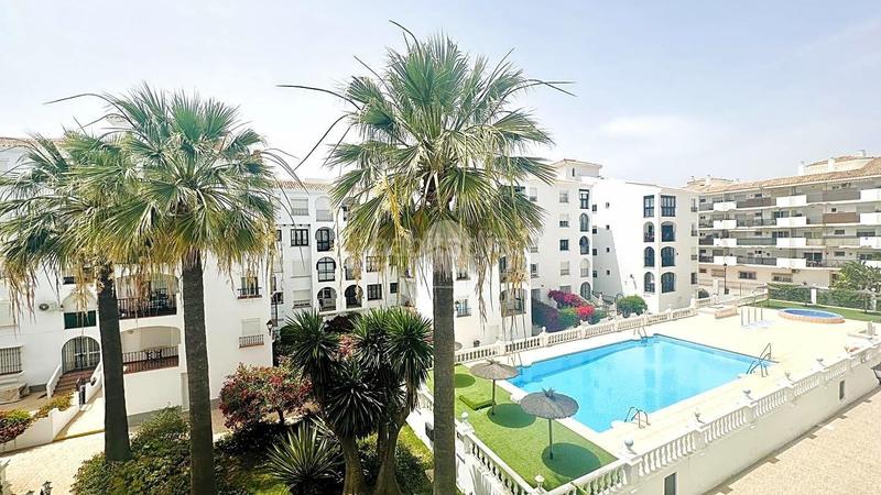 Foto 0bea49ec-cd8a-4dae-8186-d7dc769f44aa. Piso apartamento con vistas al mar en zona San Luis de Sabinillas en Manilva