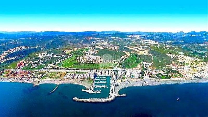 Foto 1f0fff40-6d63-4e87-9f51-2585f5195ed8. Piso apartamento con vistas al mar en zona San Luis de Sabinillas en Manilva