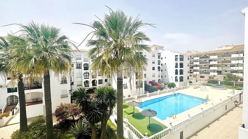 Foto b636a202-61b2-40b2-aebe-06667c2e22e2. Piso apartamento con vistas al mar en zona San Luis de Sabinillas en Manilva