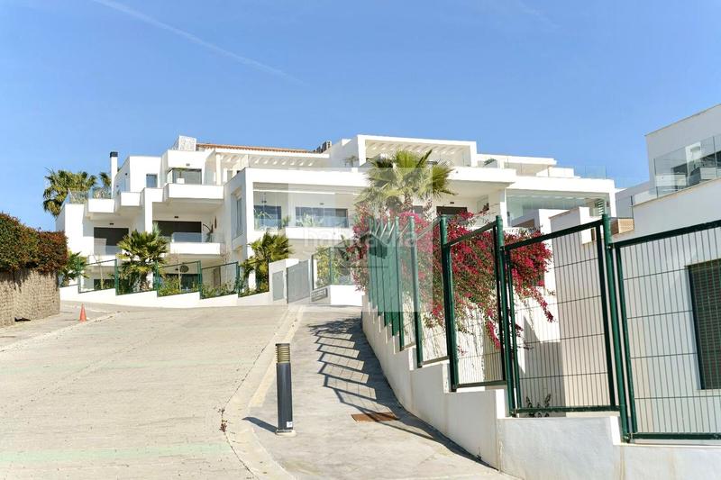 Foto 5142cd89-55b5-4836-86dd-9ead36154193. Planta baixa amb aparcament a La Alcaidesa