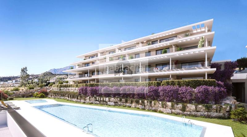 Foto d277627a-294f-47f3-8f8c-3f25dc567613. Ático atico obra nueva 2 dormitorios terraza y solarium en Estepona