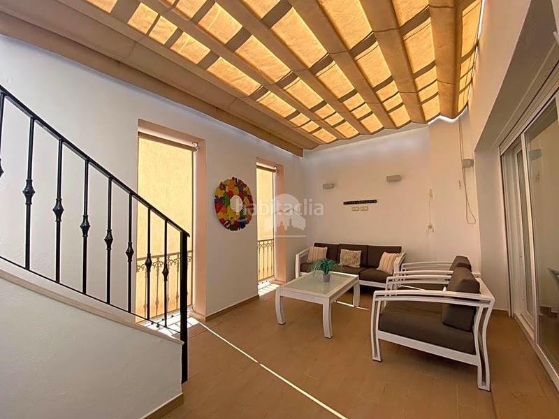 Foto 057da1da-f4e7-4c29-90a3-58cda1a3163d. Casa acogedora casa unifamiliar con ascensor en el Centro con piscina privada en Estepona