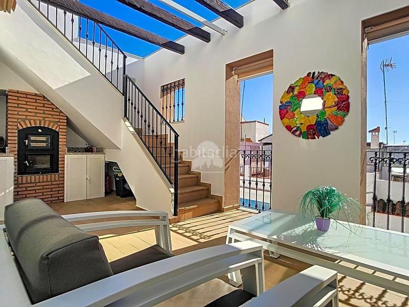 Foto 09dd89c4-a42c-4855-ab99-191f46be5051. Casa acogedora casa unifamiliar con ascensor en el Centro con piscina privada en Estepona