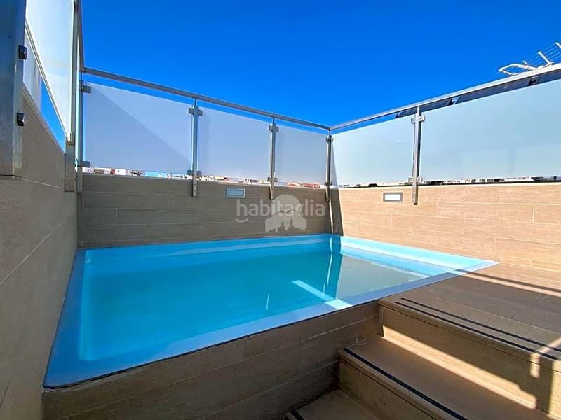 Foto 5a8410db-1710-4b8b-87a9-af1b9faacf60. Casa acogedora casa unifamiliar con ascensor en el Centro con piscina privada en Estepona