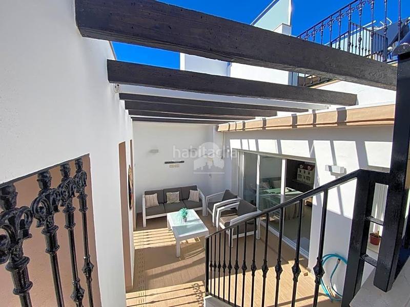 Foto 77b3515a-843e-4f40-9918-ed5f67f004e1. Casa acogedora casa unifamiliar con ascensor en el Centro con piscina privada en Estepona