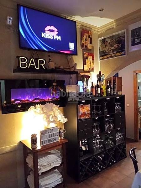 Foto 4f7eab2d-6e3d-49bb-8b49-bca97de986c1. Traspaso local comercial local en alquiler y traspaso en zona puerto deportivo en Estepona