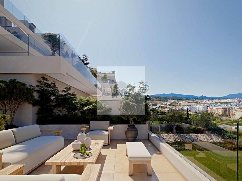 Foto ca0af668-0ab1-445f-8dfa-e2daa5dc36f8. Piso 3 dormitorios vistas al margrandes terrazas en Estepona