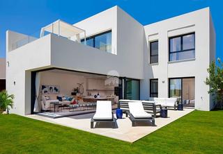 Apartament a Casares Golf - Casares del Sol. Obra nueva . bajo con 81 m jardín  zona casares