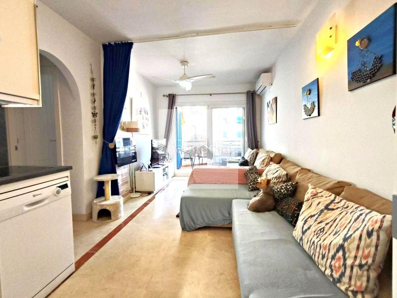 Foto a6c411eb-6dc4-4b6b-8972-2a4bdc4c0c58. Piso coqueto apartamento 2 dormitorios con vistas mar en Manilva