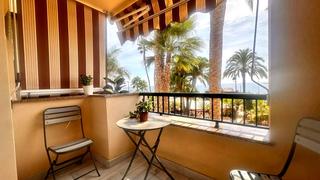 Pis a Puerto de Estepona. Vivienda en primera linea con vistas vistas frontales