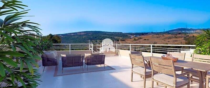 Foto fdc611f2-cebe-4357-871c-b71d9368e640. Piano terra con riscaldamento piscina in Estepona golf Estepona