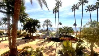 Pis en Puerto de Estepona. Vivienda en primera linea con vistas  frontales