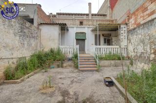 Maison à Calle castellón 1. Amplia casa de pueblo en la llosa