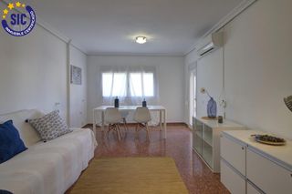 Flat in Calle de castelló 9. Amplio y luminoso piso en almenara pueblo