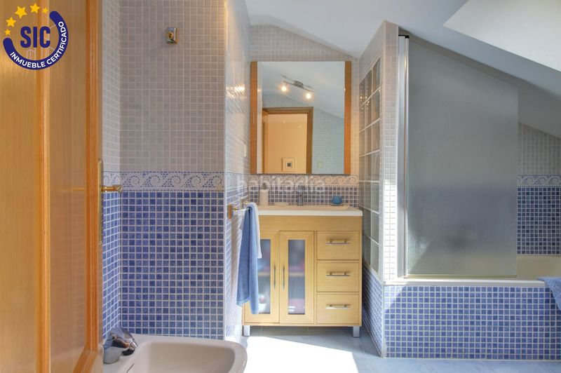 Foto b0ba65b4-ad9a-4a81-86de-63a31098e3a8. Casa adossada amb calefacció aparcament piscina a Sagunt