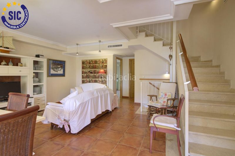 Foto c38f896c-f879-4768-86b7-44affd7b5346. Casa adossada amb calefacció aparcament piscina a Sagunt