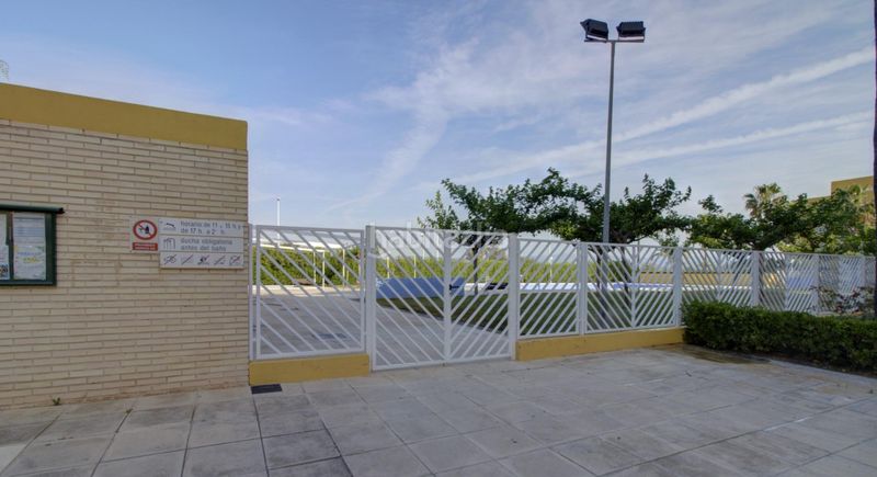Foto cd3a03bb-6eee-41ab-8c6b-f75ca31dde42. Casa adossada amb calefacció aparcament piscina a Sagunt