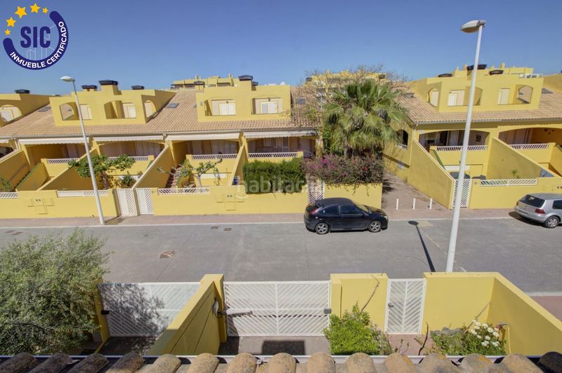 Foto f7bcc9c2-c790-44b8-a5b9-da04c5512516. Casa adossada amb calefacció aparcament piscina a Sagunt