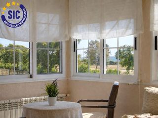 Chalet  Calle costa daurada 7. Vive junto al mar en una casa independiente con terreno