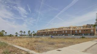 Terreny residencial a Almenara. Solar urbano de 261 m2 esquinero en playa almenara