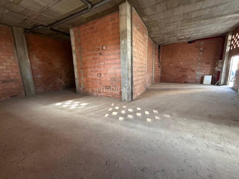 Foto 1603317b-2b13-4988-816e-ed1e71231609. Alquiler local comercial alquiler de local comercial esquinero en avenida en Roquetas de Mar