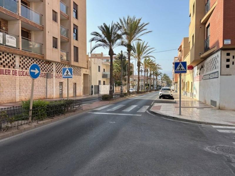 Foto 9b3c2f08-8860-4047-bb90-3df276070565. Alquiler local comercial alquiler de local comercial esquinero en avenida en Roquetas de Mar