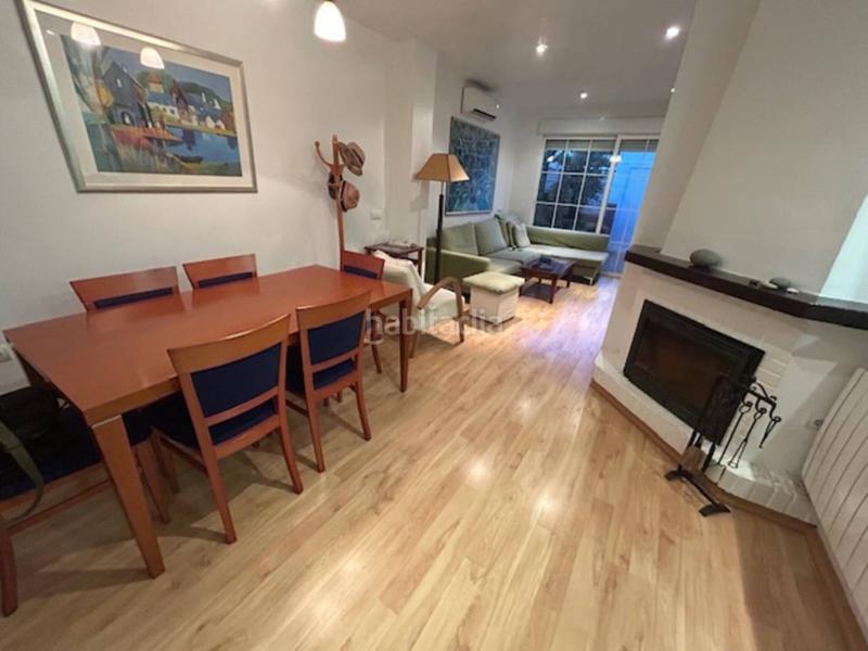 Foto a609c4b5-ed01-42d5-bb69-616427e1dd11. Casa adossada amb aparcament a El Puerto Roquetas de Mar