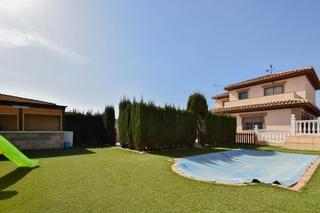 Xalet en N/a. Espectacular chalet en alhendn