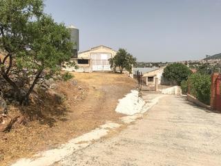 Finca rústica a Padul. Terreno con naves y casa en padul