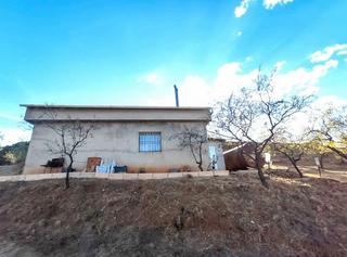 Mas à Albuñuelas. Finca de 34.500 m2 con construcción en albuñuelas