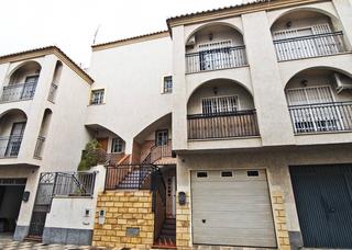 Casa adossada en Calle cortijo de la era 12. Magnfica casa adosada en motril