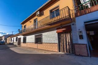 Casa en Calle atalaya 14. Gran casa con dos viviendas en padul