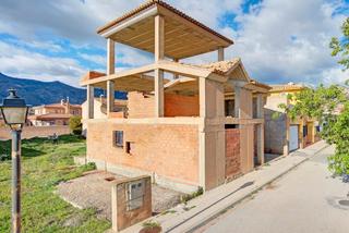 Casa adossada a Calle la guardia 10. Estructura de 158 m2 en marchena