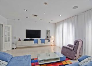 Pis  Calle posta. Gran piso con patio en el centro de motril