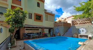 Casa aparellada a Calle maestro joaquín durán 12. Magnífico chalet pareado con piscina en alfacar