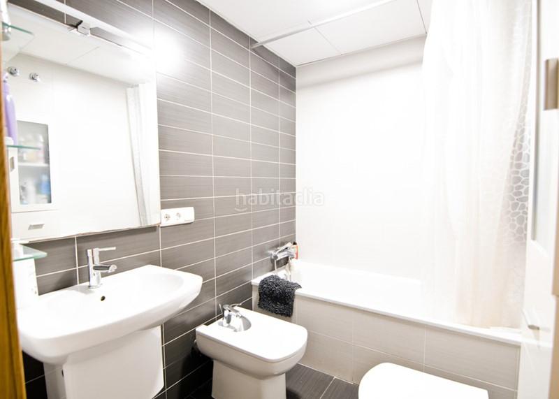 Foto cf91abf7-aa03-491e-9a70-b847d3bdd384. Piso en calle fundición 10 piso con patio en el centro en Motril