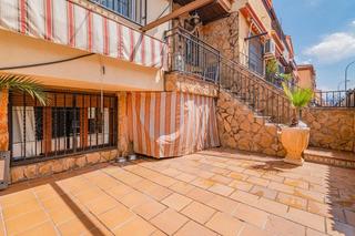 Maison jumelée à Vial de la vega 194. Bonita casa adosada en belicena