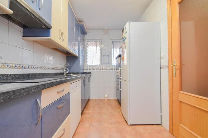 Foto 4b849a25-da88-42b9-be9a-2ad486bfbf52. Casa adossada a avenida pablo picasso 2 a Polideportivo Alhendín