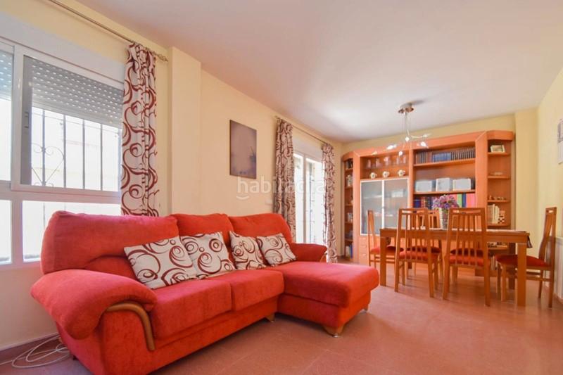 Foto 936f5ccc-63d9-4eec-82e7-342d93e5a0fd. Casa adossada a avenida pablo picasso 2 a Polideportivo Alhendín