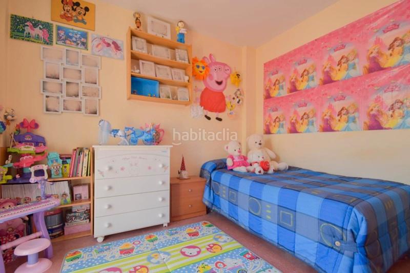 Foto bd7bd14a-adb7-47ef-b595-b0260baba569. Casa adossada a avenida pablo picasso 2 a Polideportivo Alhendín