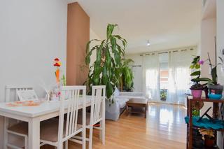 Piso en Calle pablo casals 12. Piso en urbanización con piscina, con terraza y garaje, las gabi