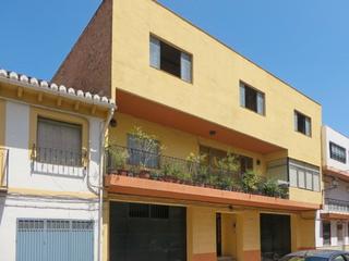 Casa a Calle moredas 13. Gran casa en dúrcal con patio y terraza