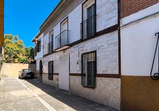 Casa  Calle maestro fernando fernández castilla 3. Amplia casa con patio y parcela en padul