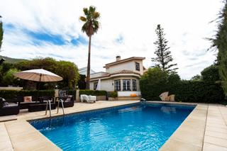 Xalet en Calle e-2 92. Espectacular chalet en el puntal, padul