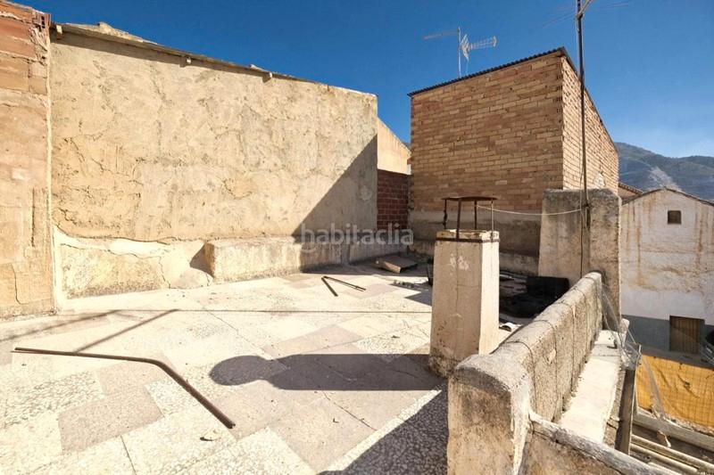 Foto 741a83c1-2688-4688-a26d-70ed16ef734c. Casa en calle angosta 7 casa con terraza para reformar en Padul