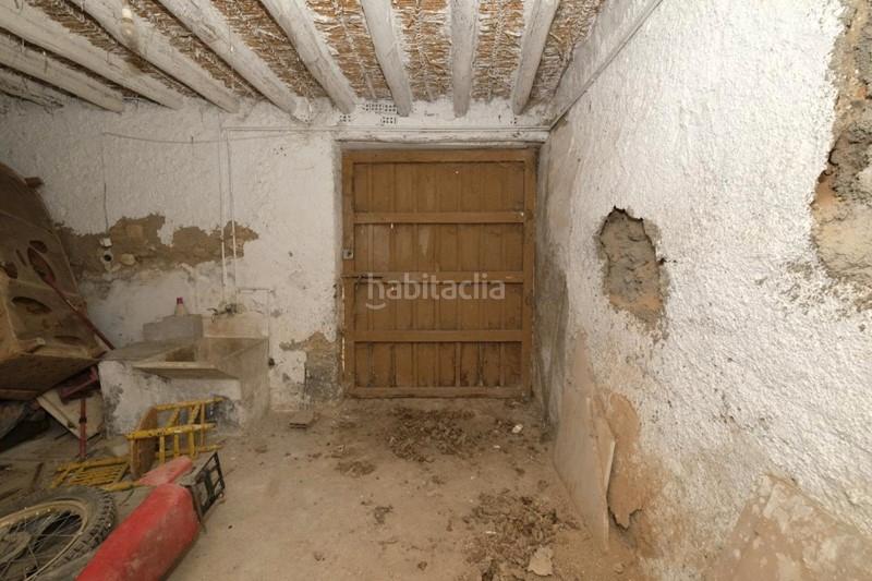 Foto 7fd25802-90af-4835-bb56-1b8333f6f034. Casa en calle angosta 7 casa con terraza para reformar en Padul