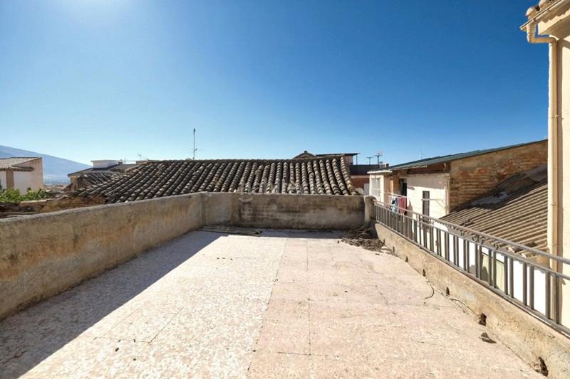 Foto 969f7bf7-1912-4ff7-8298-321f9c71aca7. Casa en calle angosta 7 casa con terraza para reformar en Padul