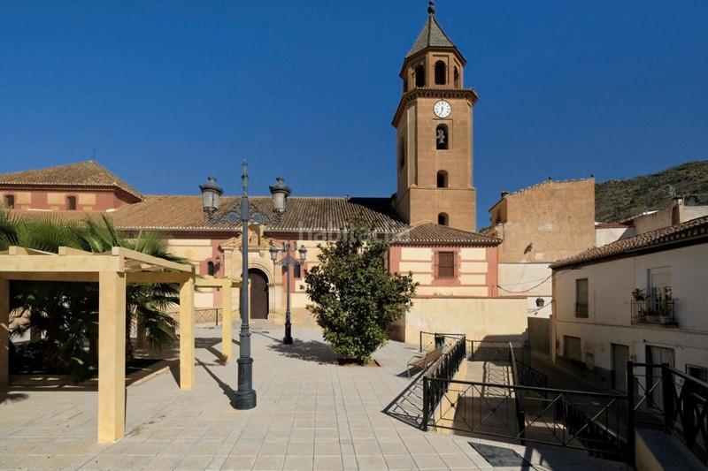 Foto cfee0b13-9d43-435c-8610-157d8a210b80. Casa en calle angosta 7 casa con terraza para reformar en Padul