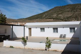 Rent Chalet in Padul. Casa de campo de alquiler en padul